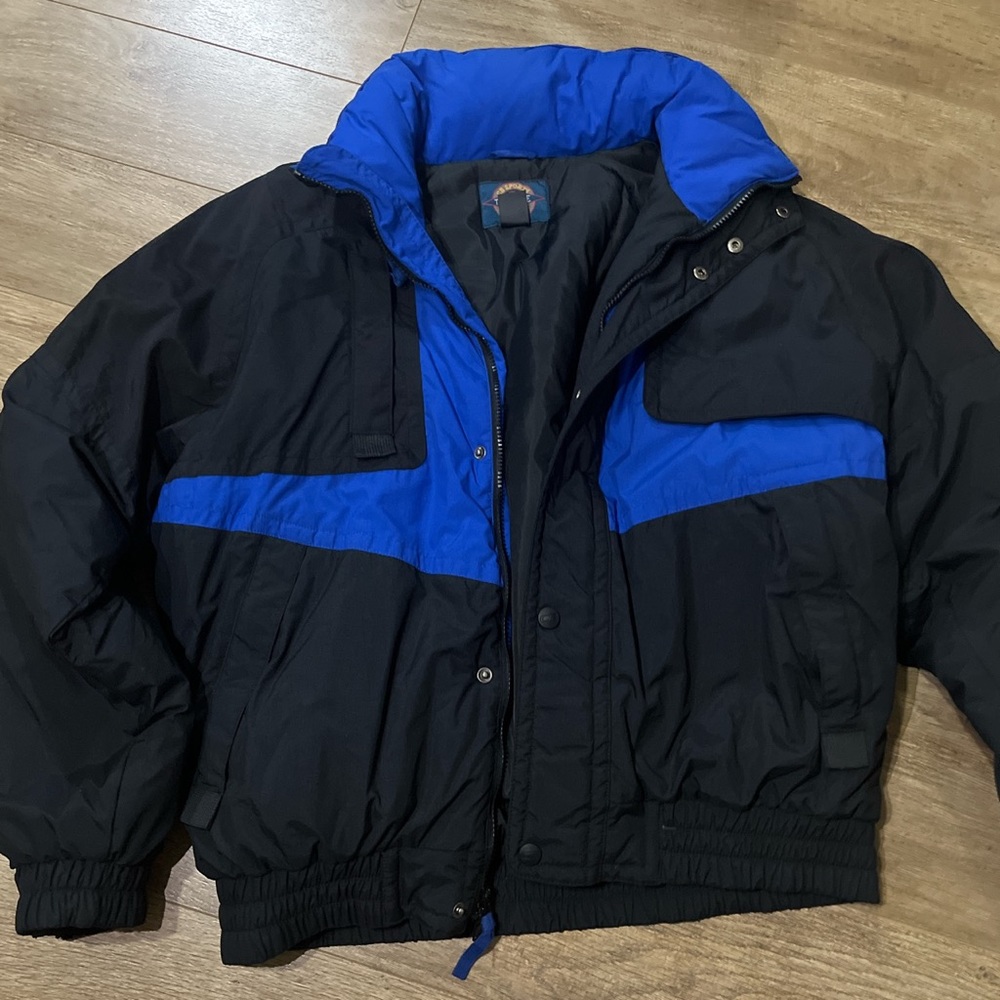 BLACK AND BLUE JACKET, SIZE M, HIDDEN POCKET/ HIDDEN HOOD